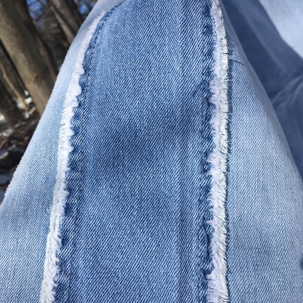 ☀️Wide Leg Frayed Trim Lightwash Jeans - Picture 2 of 8
